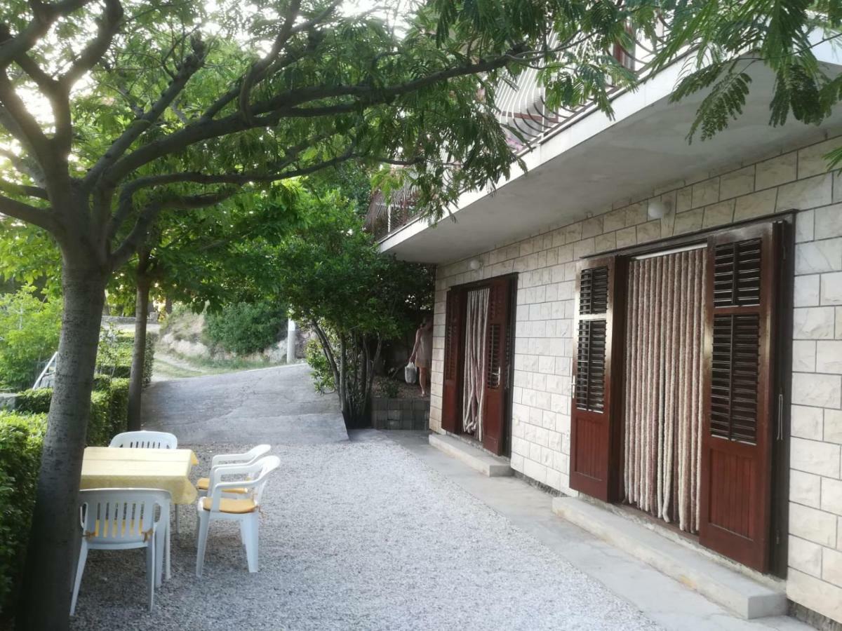 Apartmani Ujdur Omiš Esterno foto
