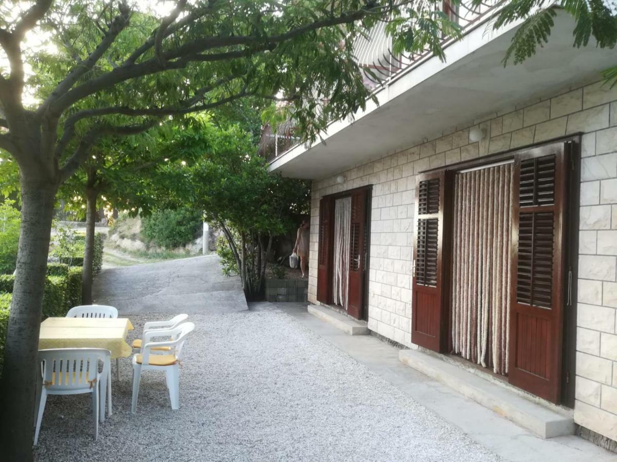 Apartmani Ujdur Omiš Esterno foto