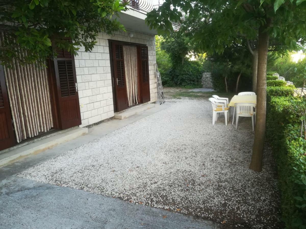 Apartmani Ujdur Omiš Esterno foto