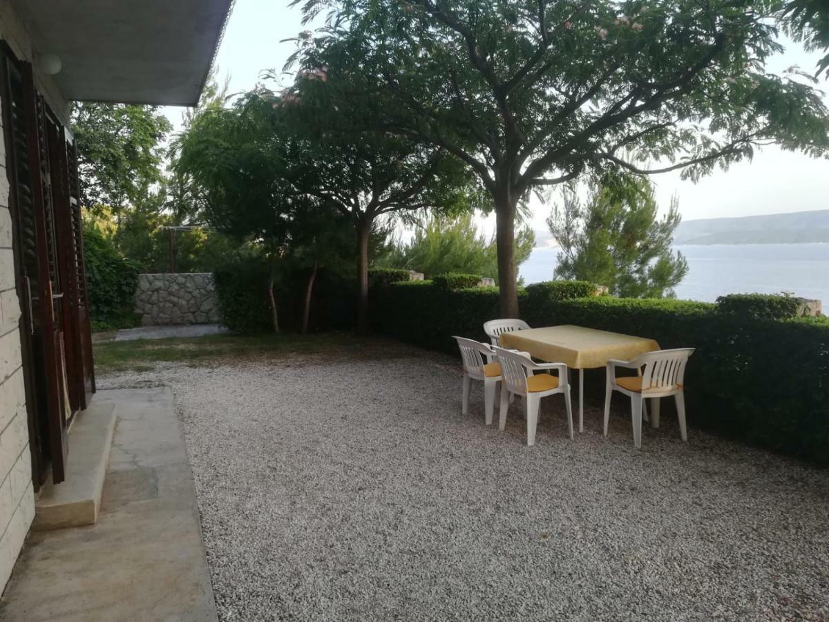 Apartmani Ujdur Omiš Esterno foto