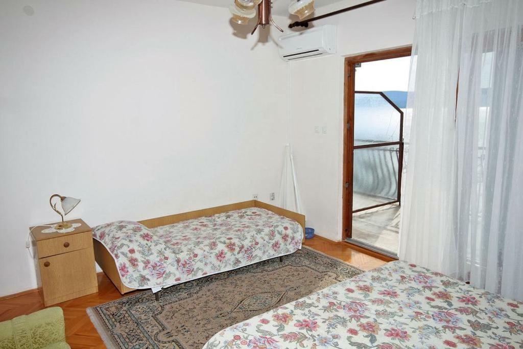 Apartmani Ujdur Omiš Esterno foto