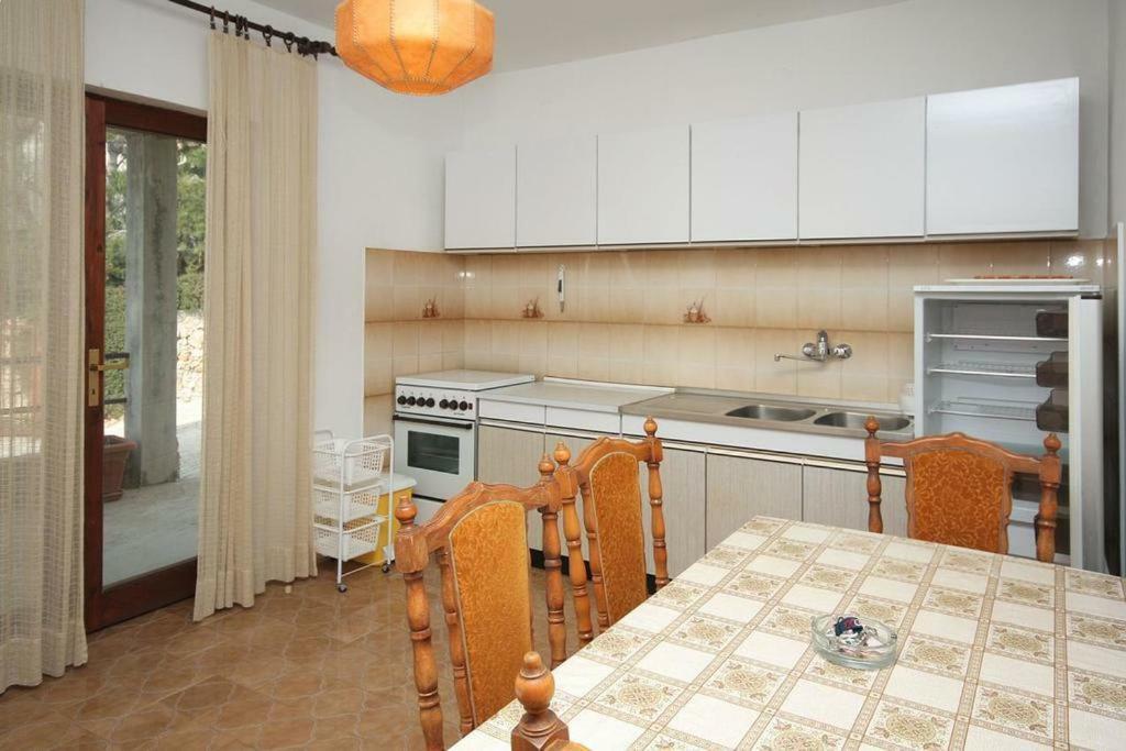 Apartmani Ujdur Omiš Esterno foto