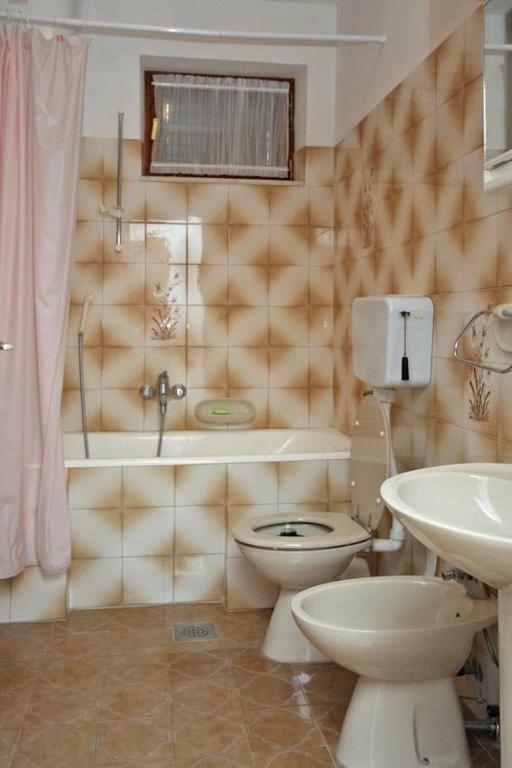 Apartmani Ujdur Omiš Esterno foto