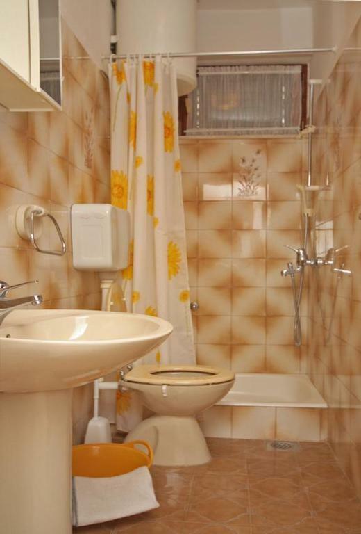 Apartmani Ujdur Omiš Esterno foto