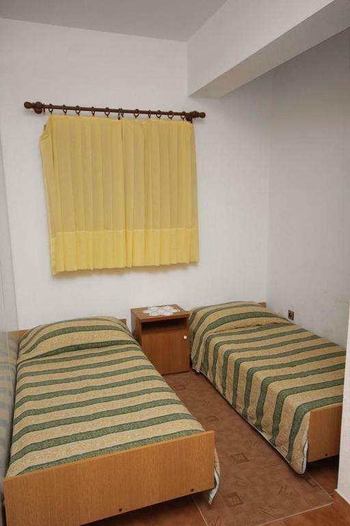 Apartmani Ujdur Omiš Esterno foto