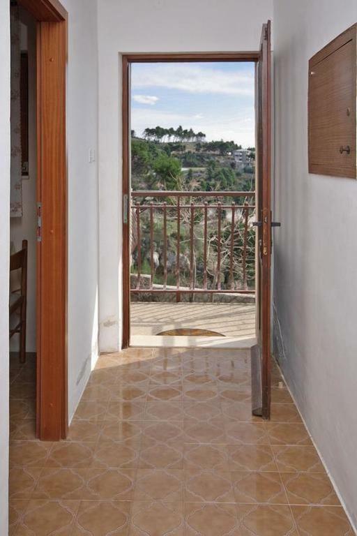 Apartmani Ujdur Omiš Esterno foto